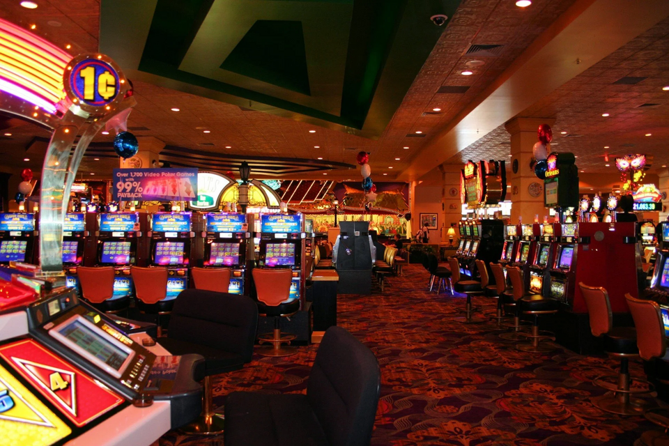 vegas-slot-machine-1.png